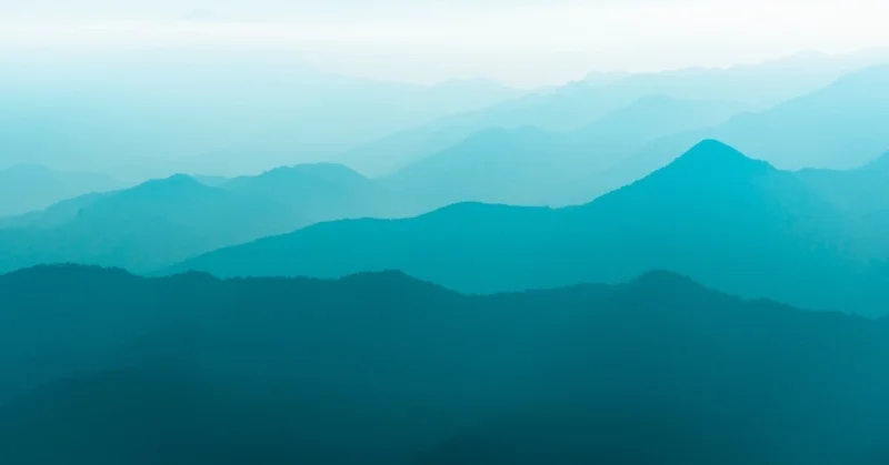 ティールを連想させる山々